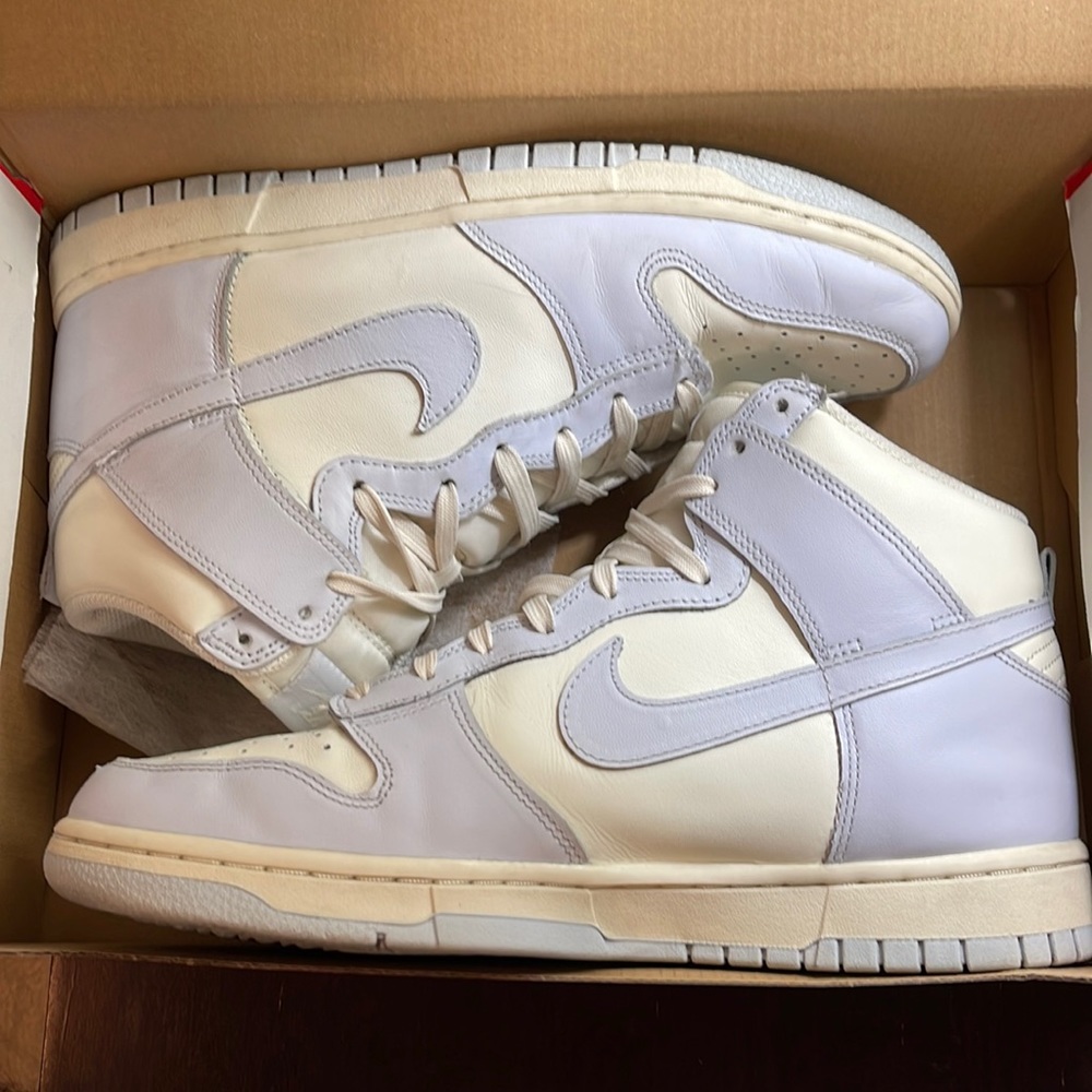WMNS DUNK HIGH “FOOTBALL GREY”